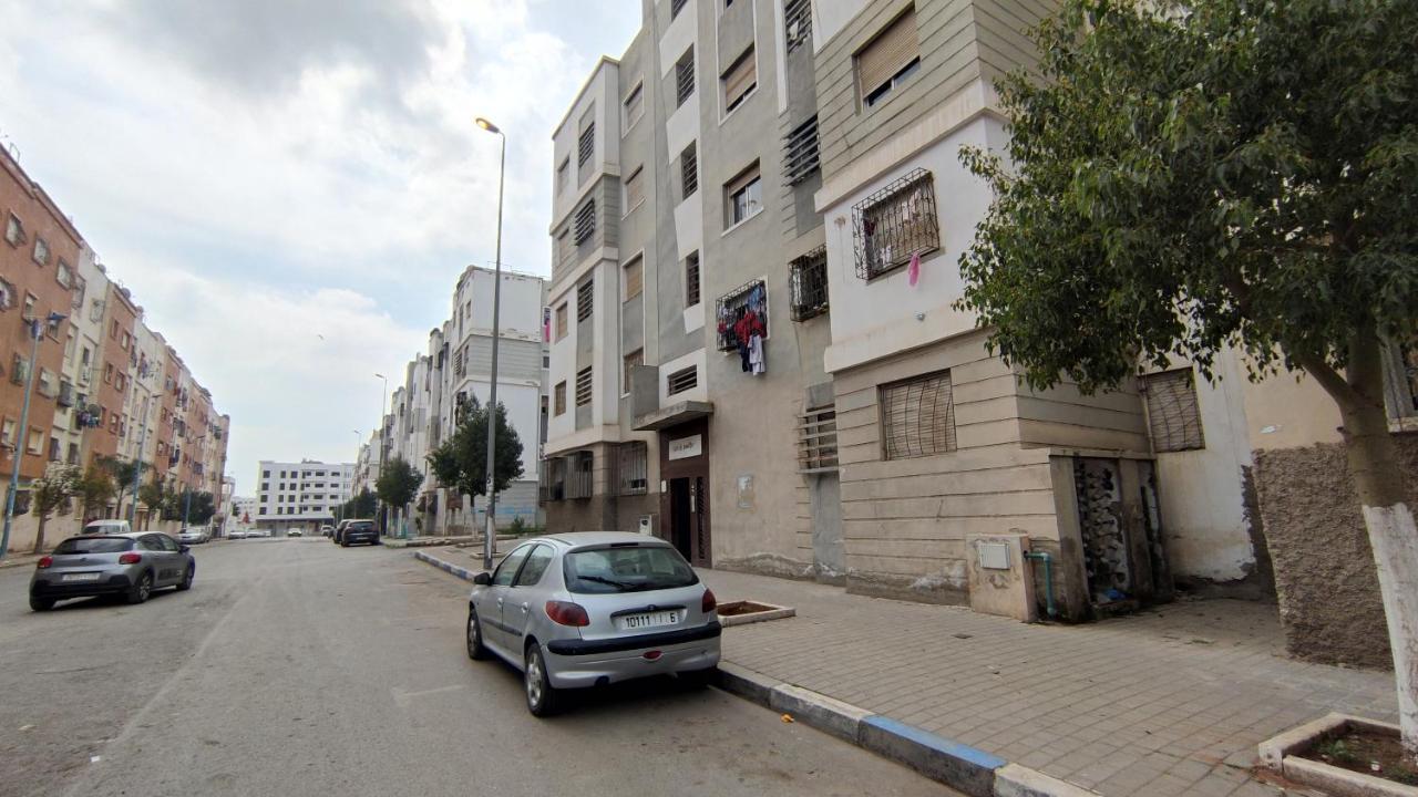 Superbe appartement au rez-de-chaussée avec clim mobile,parking et wifi gratuit Casablanca Esterno foto