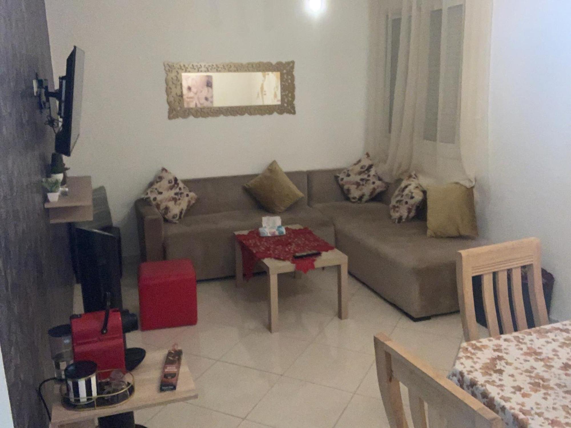 Superbe appartement au rez-de-chaussée avec clim mobile,parking et wifi gratuit Casablanca Esterno foto
