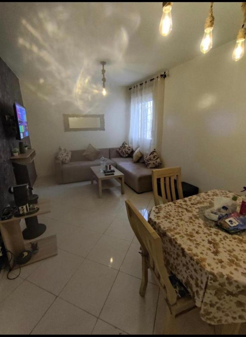 Superbe appartement au rez-de-chaussée avec clim mobile,parking et wifi gratuit Casablanca Esterno foto