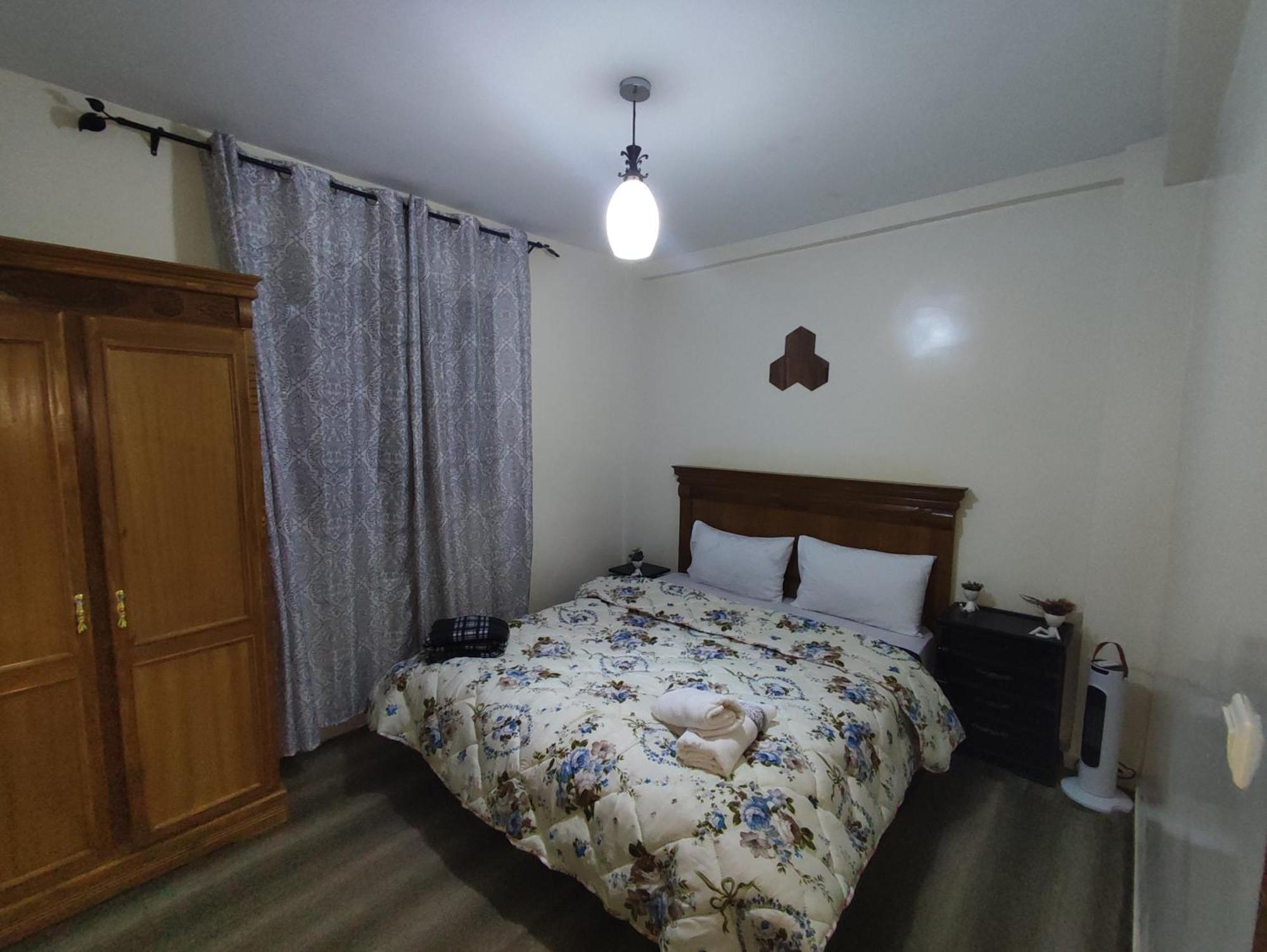Superbe appartement au rez-de-chaussée avec clim mobile,parking et wifi gratuit Casablanca Esterno foto