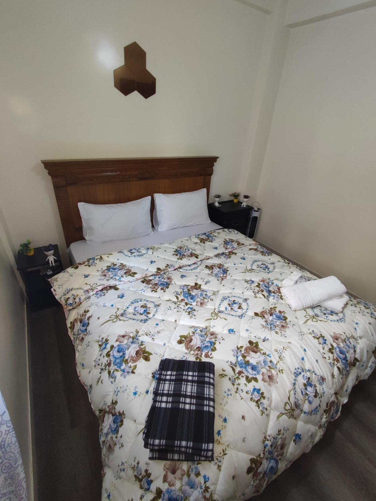 Superbe appartement au rez-de-chaussée avec clim mobile,parking et wifi gratuit Casablanca Esterno foto