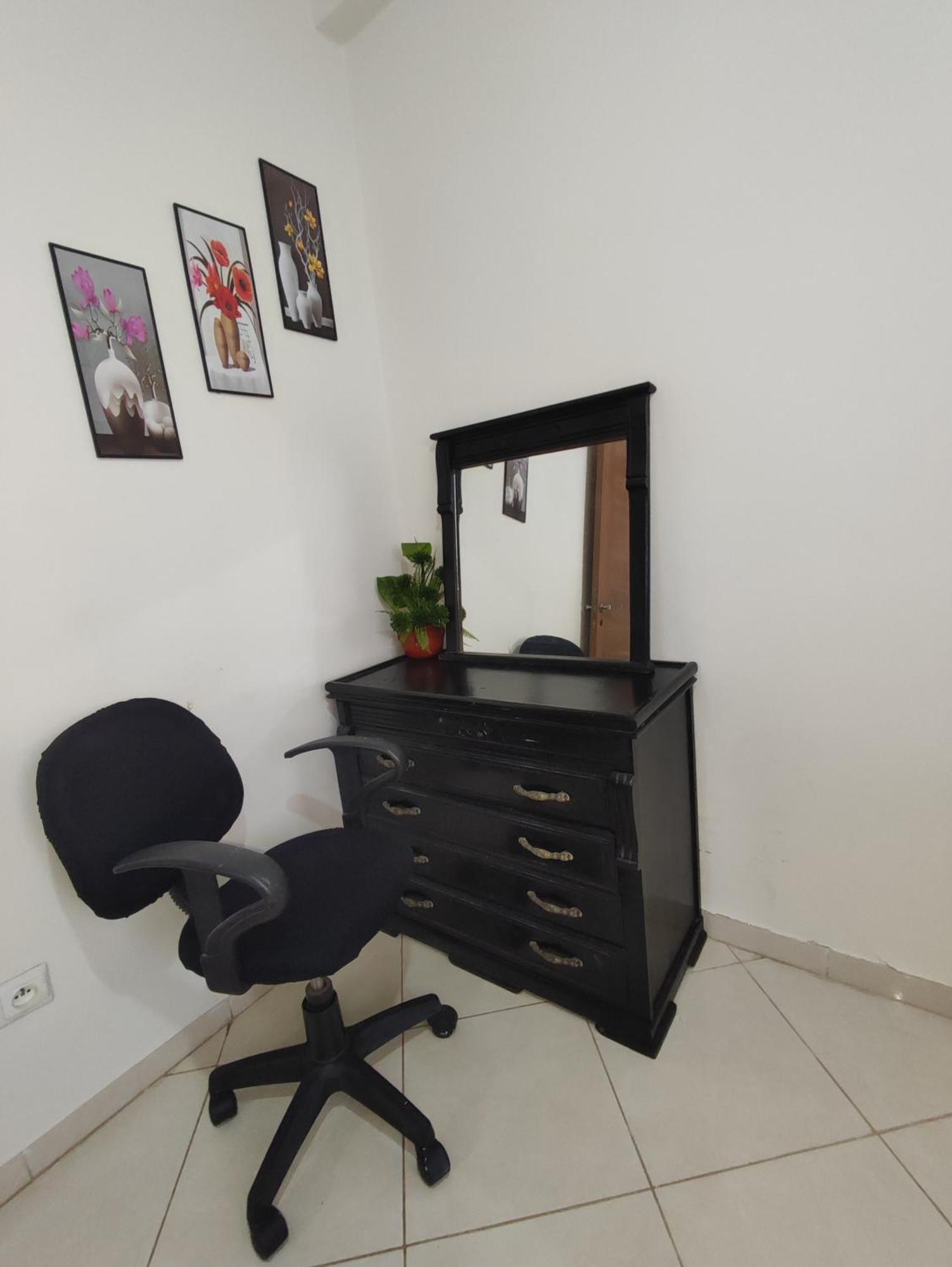 Superbe appartement au rez-de-chaussée avec clim mobile,parking et wifi gratuit Casablanca Esterno foto