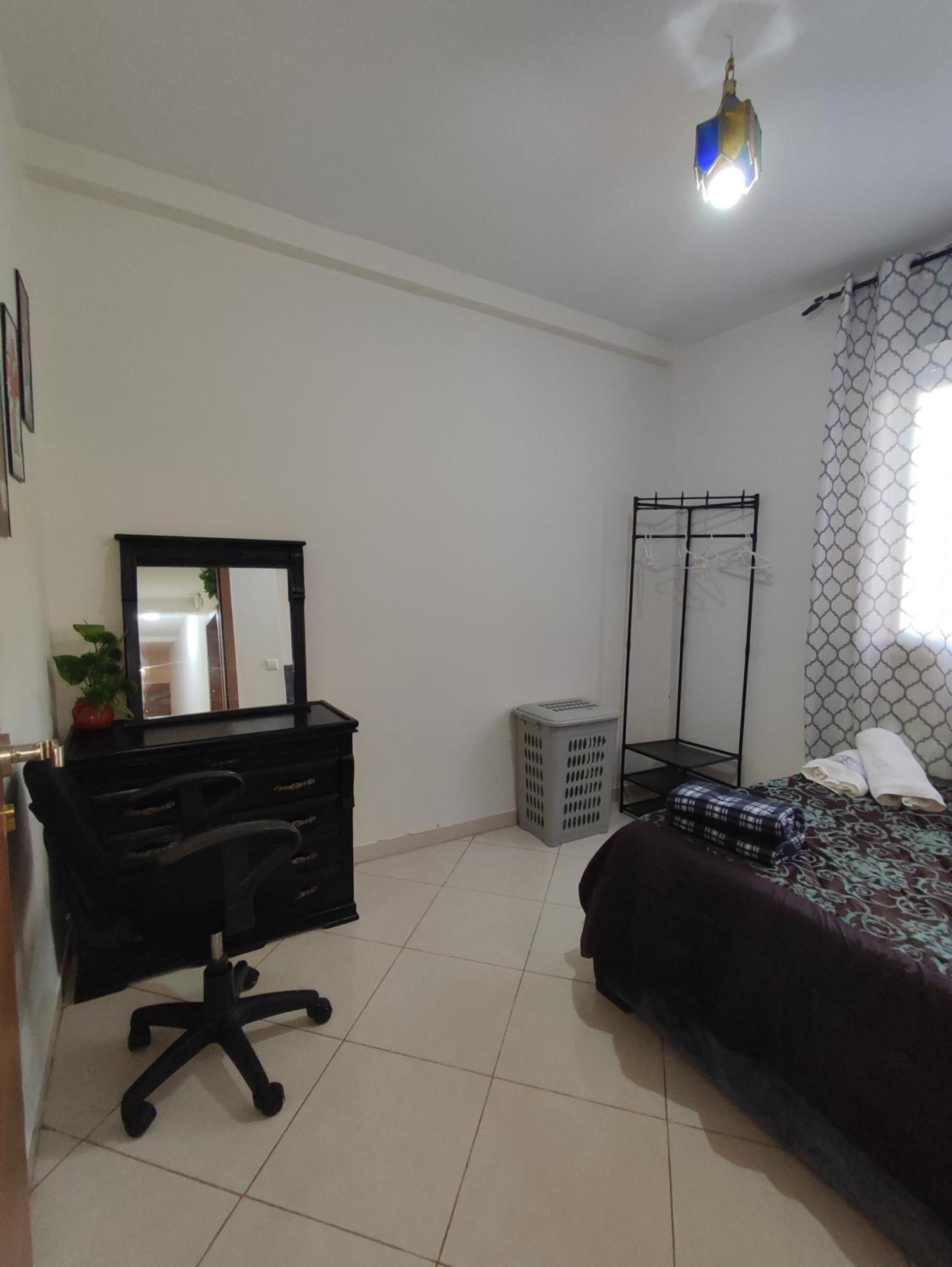 Superbe appartement au rez-de-chaussée avec clim mobile,parking et wifi gratuit Casablanca Esterno foto
