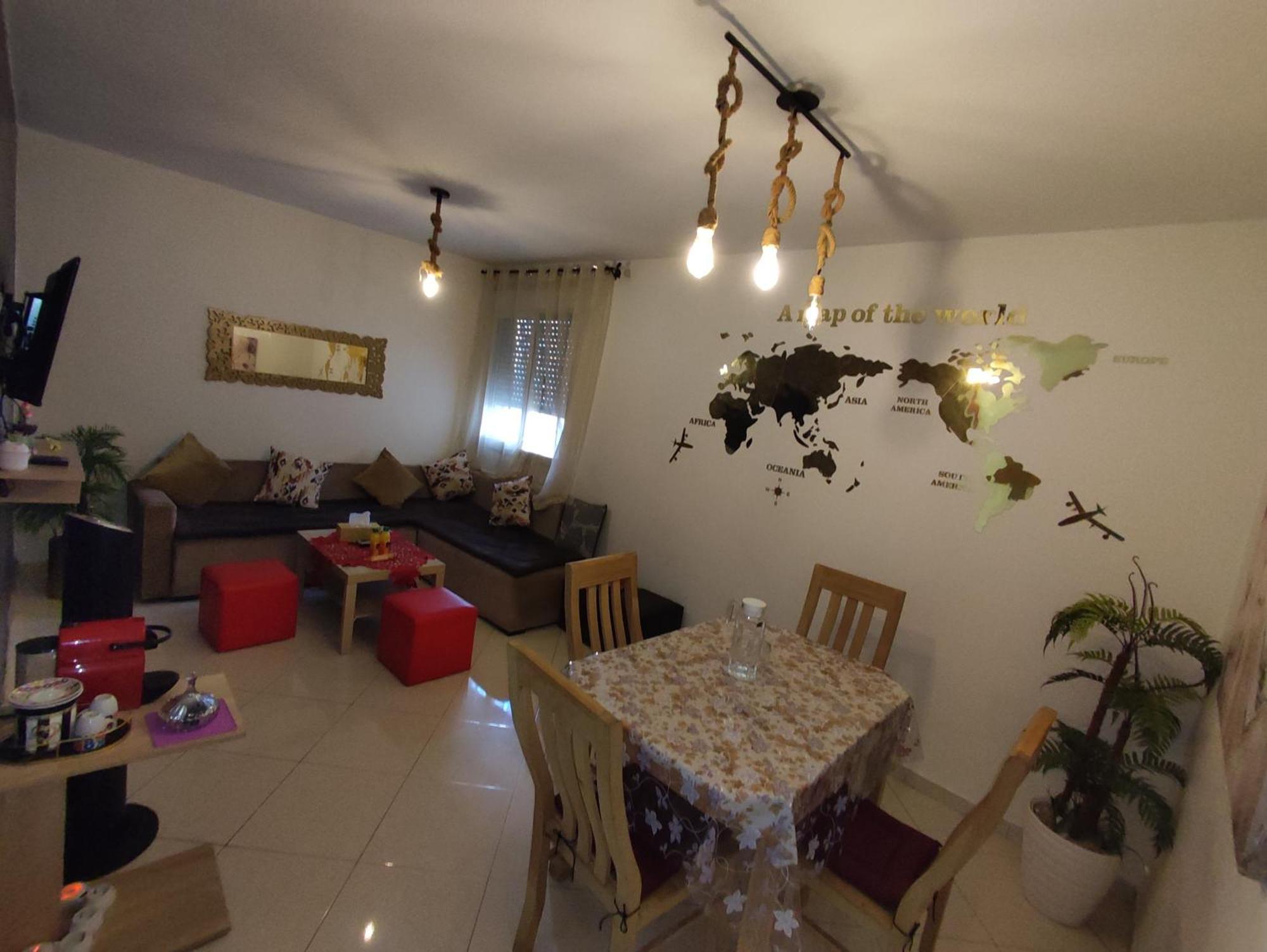 Superbe appartement au rez-de-chaussée avec clim mobile,parking et wifi gratuit Casablanca Esterno foto