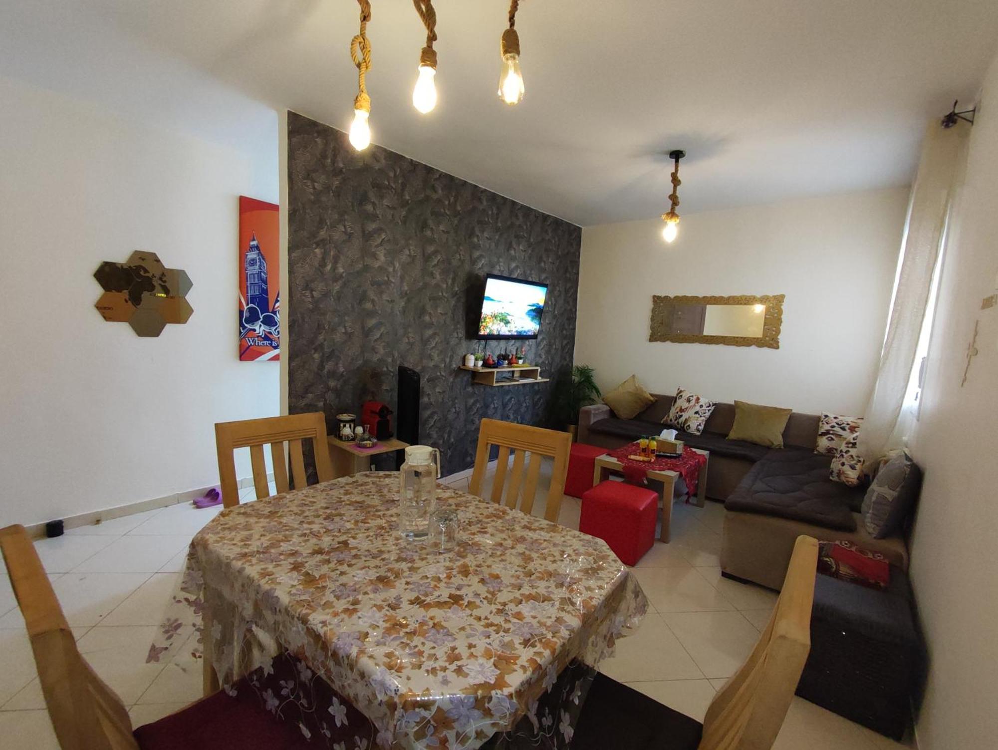 Superbe appartement au rez-de-chaussée avec clim mobile,parking et wifi gratuit Casablanca Esterno foto