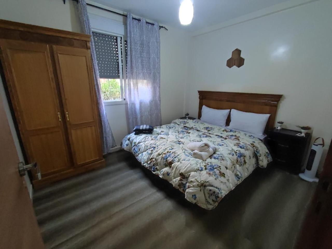 Superbe appartement au rez-de-chaussée avec clim mobile,parking et wifi gratuit Casablanca Esterno foto